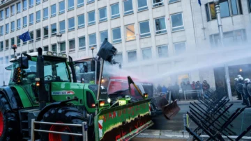 UE: miles de agricultores protestan en Bruselas contra el acuerdo de libre comercio con Mercosur UE: miles de agricultores protestan en Bruselas contra el acuerdo de libre comercio con Mercosur