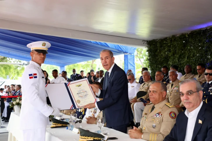Abinader encabeza graduación de 40 nuevos cadetes de la Fuerza Aérea Dominicana Abinader encabeza graduación de 40 nuevos cadetes de la Fuerza Aérea Dominicana