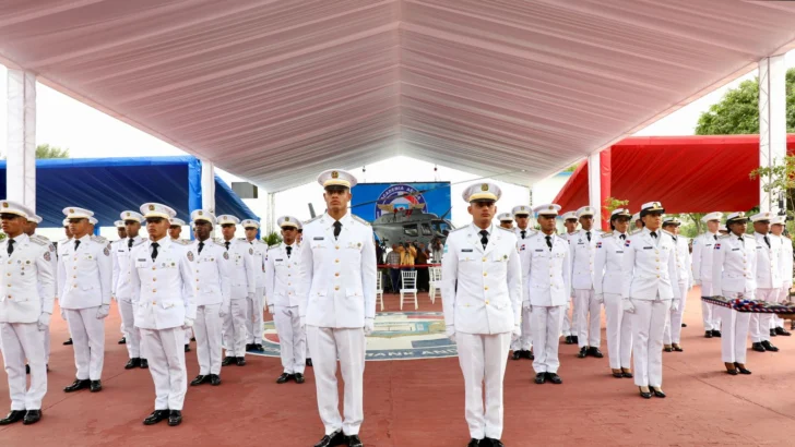 Abinader encabeza graduación de 40 nuevos cadetes de la Fuerza Aérea Dominicana Abinader encabeza graduación de 40 nuevos cadetes de la Fuerza Aérea Dominicana