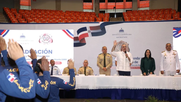Abinader juramenta 865 nuevos agentes para fortalecer el control migratorio en todo el país Abinader juramenta 865 nuevos agentes para fortalecer el control migratorio en todo el país