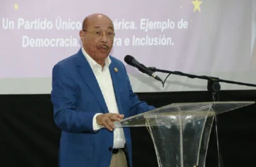 Temístocles Montás advierte riesgos de debilitar la democracia y dejar avanzar a la “nueva derecha”