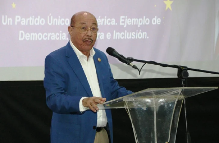 Temístocles Montás advierte riesgos de debilitar la democracia y dejar avanzar a la “nueva derecha”