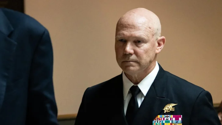 Almirante de EEUU niega haber ordenado matar a los supervivientes del ataque a una lancha