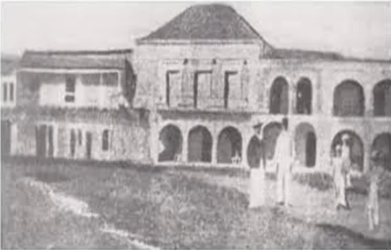  Así lucía en 1880 el edificio que alojaba al Ayuntamiento de Santo Domingo, donde se produjo el traspaso de mando de José Núñez de Cáceres al presidente haitiano Jean Pierre Boyer el 9 de febrero de 1822 (hoy Palacio Consistorial).