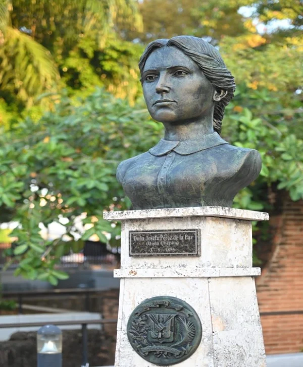 Busto-de-Chepita-Perez-en-el-Parque-Independencia-de-Santo-Domingo-600x728