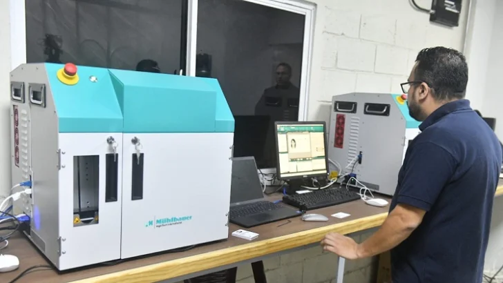 JCE comienza a calibrar las máquinas que imprimirán nueva cédula JCE comienza a calibrar las máquinas que imprimirán nueva cédula