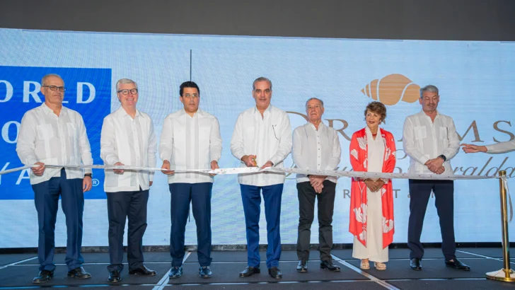 Abinader inaugura nuevos hoteles Secrets Playa Esmeralda y Dreams Playa Esmeralda