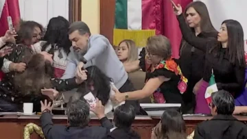 Diputadas mexicanas se pelean a golpes y jalones de pelo Diputadas mexicanas se pelean a golpes y jalones de pelo