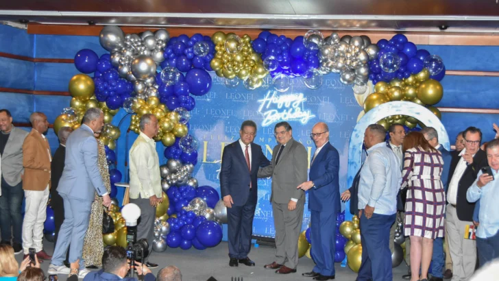 Entre regalos y mensajes de apoyo, Leonel Fernández celebra sus 72 años