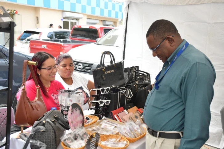 Celebran cuarto bazar del proyecto Onapi Emprende Celebran cuarto bazar del proyecto Onapi Emprende