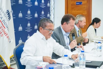 Aprueban permisos de instalación de 20 empresas de zonas francas con una inversión de RD$ 1,120.94 millones Aprueban permisos de instalación de 20 empresas de zonas francas con una inversión de RD$ 1,120.94 millones