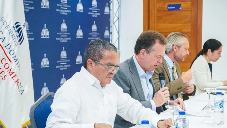 Aprueban permisos de instalación de 20 empresas de zonas francas con una inversión de RD$ 1,120.94 millones Aprueban permisos de instalación de 20 empresas de zonas francas con una inversión de RD$ 1,120.94 millones