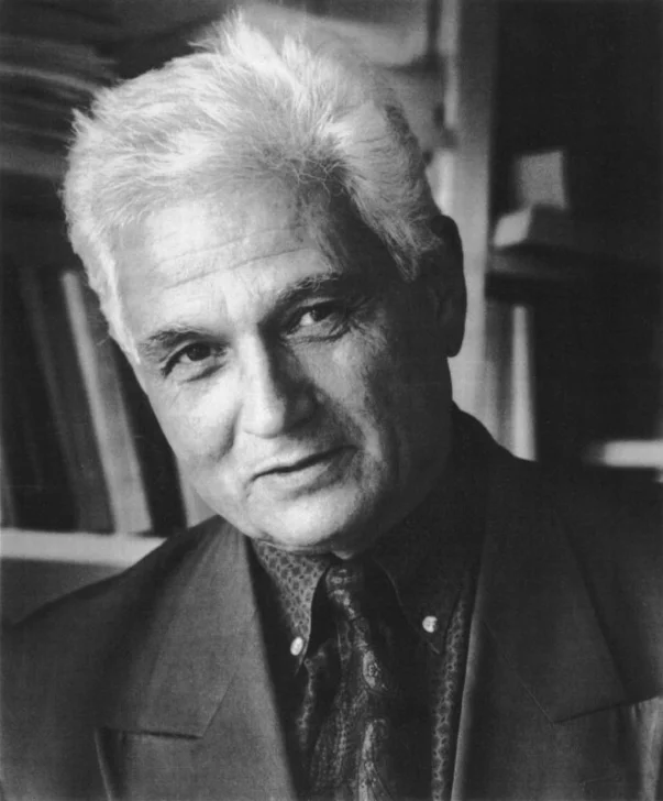  Derrida, entre otros intelectuales, ha interrogado las líneas de trabajo del modernariato, señala el autor. (Fuente externa).