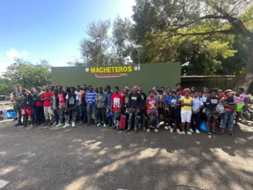 El ejército detuvo a 353 haitianos indocumentados y los entregó a Migración para su deportación a Haití