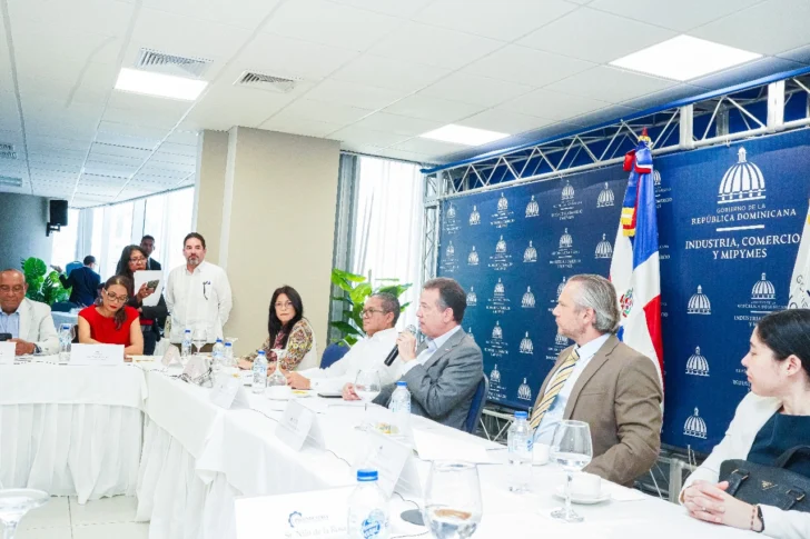 Aprueban permisos de instalación de 20 empresas de zonas francas con una inversión de RD$ 1,120.94 millones Aprueban permisos de instalación de 20 empresas de zonas francas con una inversión de RD$ 1,120.94 millones