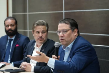  Eddy Arango, subdirector de Fiscalización de la DGII; Peter Prazmowski, director del Consejo Nacional de Competitividad y Yayo Sanz Lovatón.