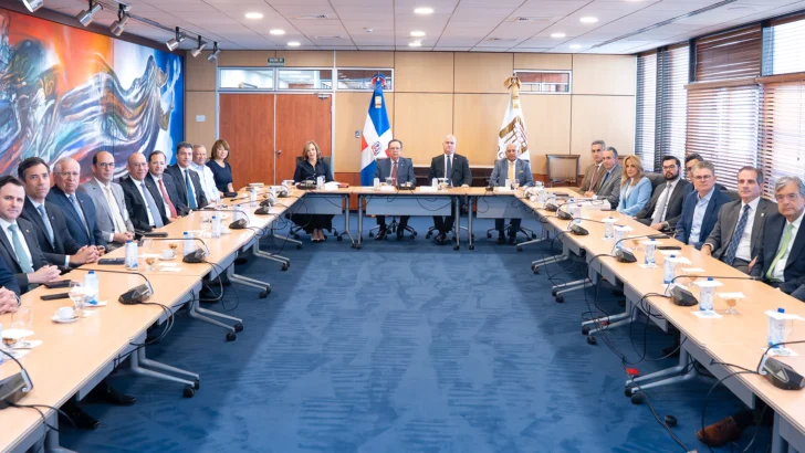 Valdez Albizu se reúne con presidentes de los bancos múltiples para pasar balance al desempeño del sector financiero Valdez Albizu se reúne con presidentes de los bancos múltiples para pasar balance al desempeño del sector financiero