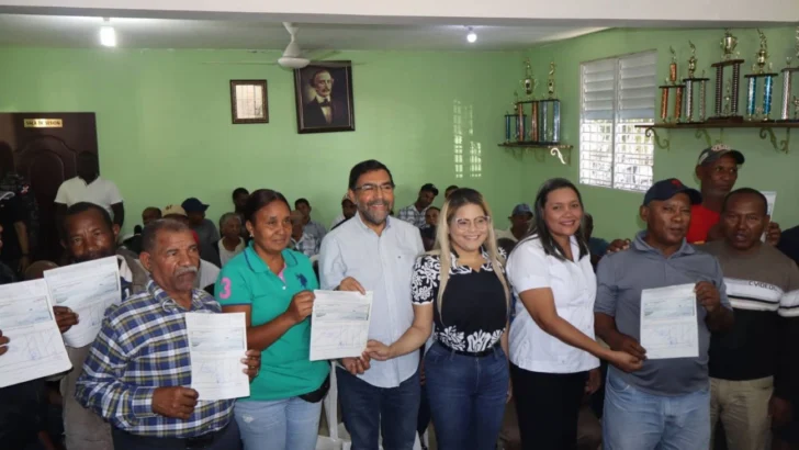 Gobierno realiza pagos a agricultores afectados por crecidas de aguas de la presa Monte Grande Gobierno realiza pagos a agricultores afectados por crecidas de aguas de la presa Monte Grande