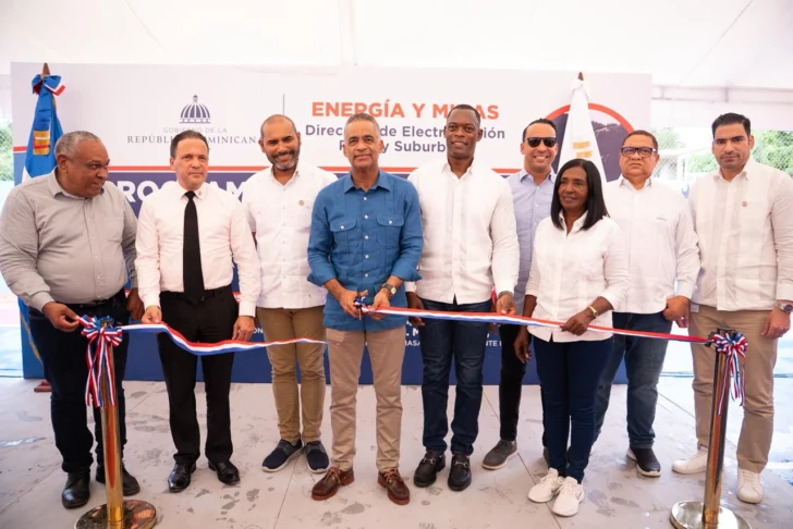 Gobierno destina RD$37 millones a electrificación rural en El Seibo y Monte Plata