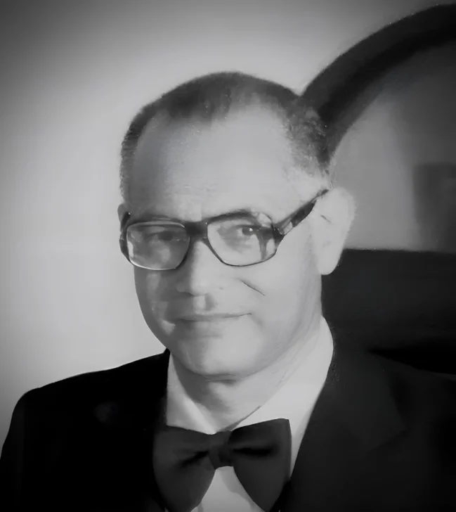  El ingeniero arquitecto Luis Conrado del Castillo González (1930 - 2013), fue catedrático en la entonces Universidad de Santo Domingo con alumnos como Rafael Vitelio (Tato) Bisonó Genao, entre otros destacados arquitectos, participó en las importantes labores de diseño estructural, de imponentes piezas arquitectónicas de la feria siendo un constructor reconocido de edificaciones, así como carreteras, caminos y puentes, homenajeado hace tiempo por la Cámara Dominicana de la Construcción – Archivos Sergio Cross