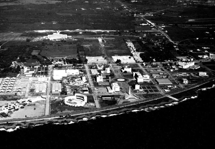  Vista de pájaro de la Feria de 1955 en Santo Domingo, República Dominicana - AGN
