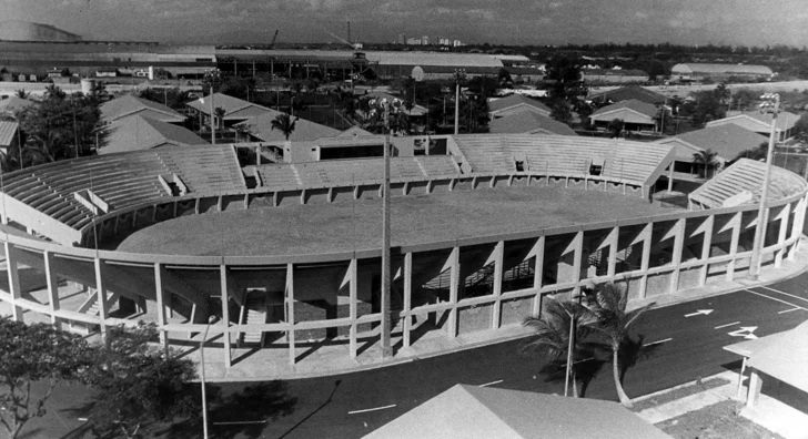  La Feria Ganadera en su apertura en 1956 fue una obra con la importante participación de Francisco (Cuqui) Batista reconocido por su originalidad en diseños en el moderno - AGN
