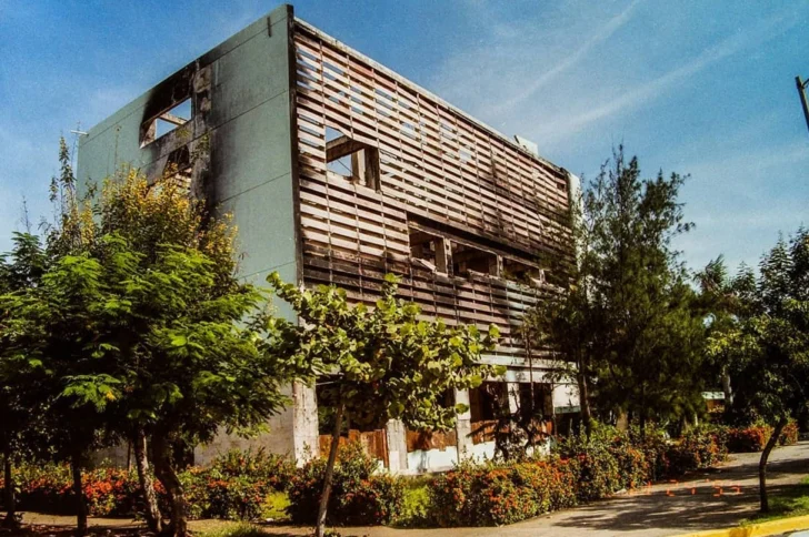  Edificio de la Secretaría de Estado de Agricultura tras incendio de 1994 que arrasó la edificación patrimonial sin ser rescatada - Antes y Después RD