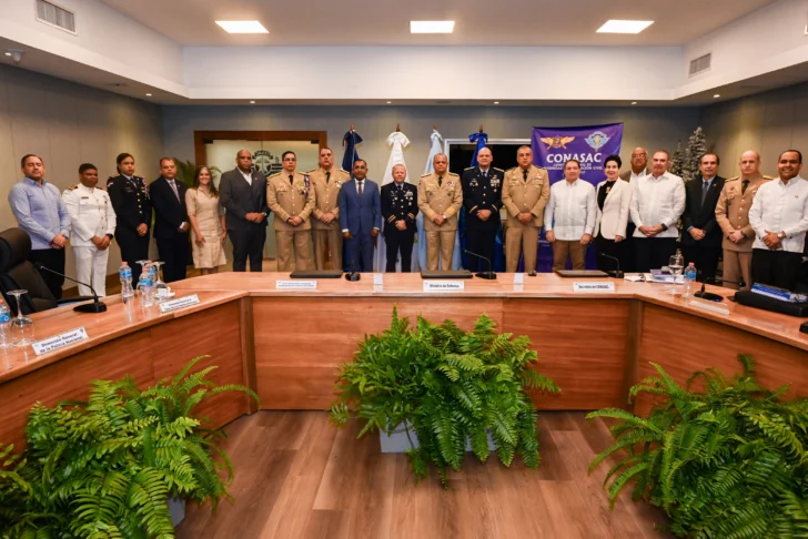 CONASAC propone modificar la ley para sancionar el uso de rayos láser contra aeronaves 