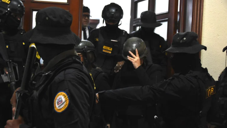 Abogada de una acusada en robo en Senasa denuncia extorsión de Hazim y dice no ha pactado con MP Abogada de una acusada en robo en Senasa denuncia extorsión de Hazim y dice no ha pactado con MP