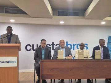 Ponen circulación libro de ensayos, Ponen circulación libro de ensayos,