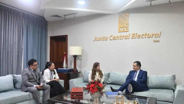 Presidente de la JCE recibe a consultores con miras a implementar norma ISO Antisoborno Presidente de la JCE recibe a consultores con miras a implementar norma ISO Antisoborno