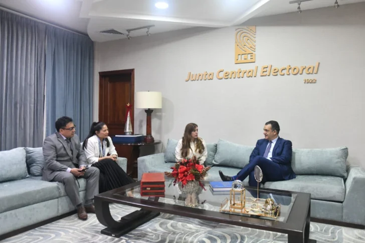 Presidente de la JCE recibe a consultores con miras a implementar norma ISO Antisoborno