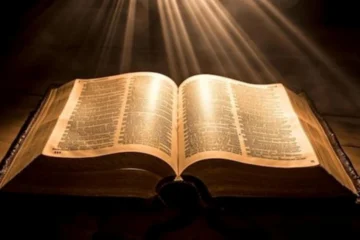 “Luces de Alfareros”, de “Un gramo de duda” y otros objetos “Luces de Alfareros”, de “Un gramo de duda” y otros objetos