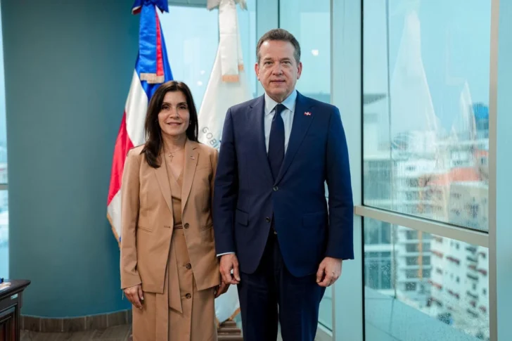 Leah Campos inicia encuentros oficiales en el MICM centrado en comercio e inversión