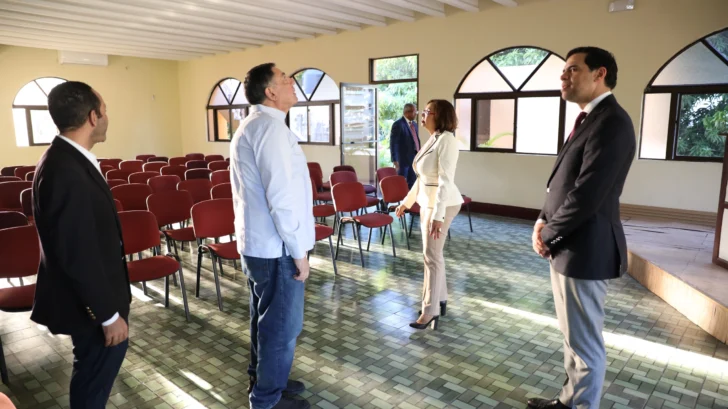 Ministro de Cultura visita el Ateneo Dominicano para evaluar su remozamiento Ministro de Cultura visita el Ateneo Dominicano para evaluar su remozamiento