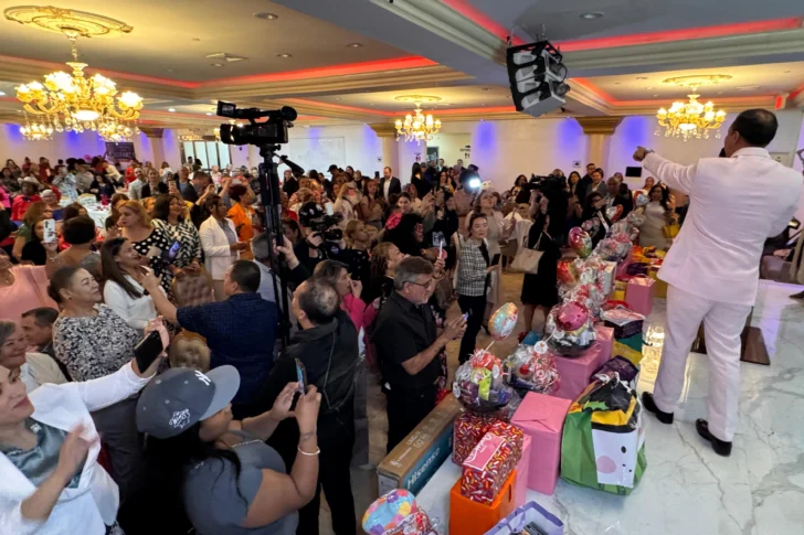 Club Demócrata Poder para el Pueblo invita a celebración navideña con el asambleísta George Álvarez