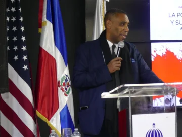 Presentan libro “La posmodernidad y sus naufragios: Apuntes desde el otro yo'