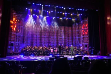 Amaury Sánchez triunfa con su concierte de fusión de rock y música sinfónica