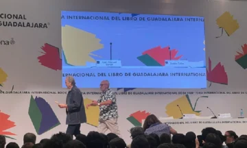 Serrat se molesta y protagoniza una alborotada charla en la FIL de México
