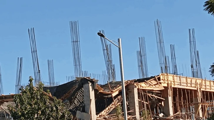 El SNS afirma que investiga colapso parcial de techo en hospital se construye en Azua