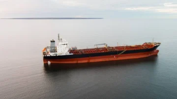 Trump ordena bloqueo total a petroleros que entren y salgan de Venezuela