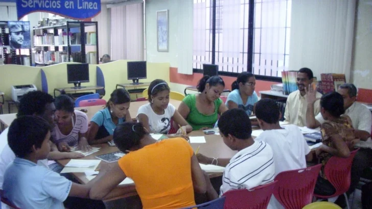 Retos para impulsar y profundizar la formación y el estímulo a través de los talleres literarios Retos para impulsar y profundizar la formación y el estímulo a través de los talleres literarios