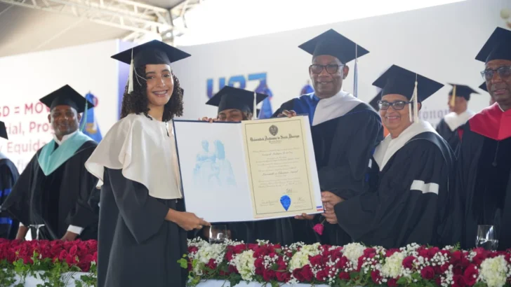 UASD gradúa 2,868 nuevos profesionales en su graduación regional sur