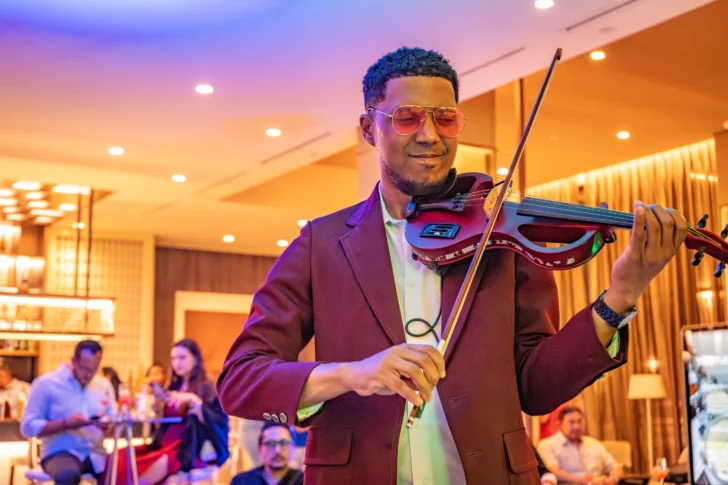 AC Hotel by Marriott Punta Cana enciende el Árbol Navideño 2025 con coctel para sus aliados