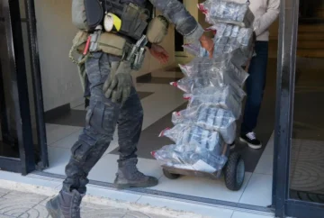 Autoridades confiscan 114 paquetes presumiblemente cocaína Autoridades confiscan 114 paquetes presumiblemente cocaína