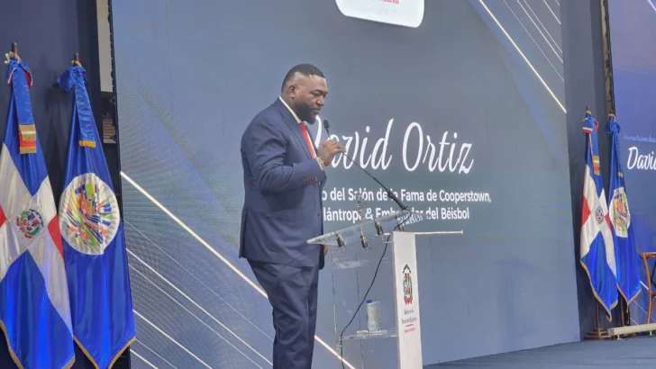 Reconocen a David Ortiz con el Humanitarian Award 2025