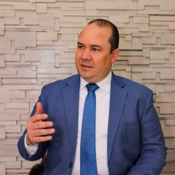 Politólogo advierte que América Latina está en riesgo de quedar Politólogo advierte que América Latina está en riesgo de quedar