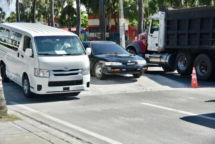 “Esperemos que esto sea una prueba': la queja de conductores del Malecón por reductor de velocidad