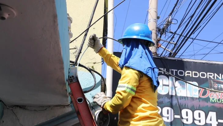 Edeeste llama a denunciar brigadas contratistas que cobren dinero para brindar servicio eléctrico