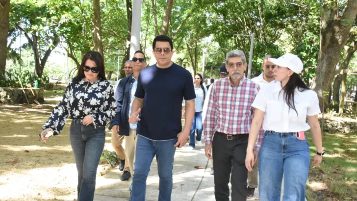 Collado supervisa reconstrucción del Parque Nacional Submarino La Caleta Collado supervisa reconstrucción del Parque Nacional Submarino La Caleta